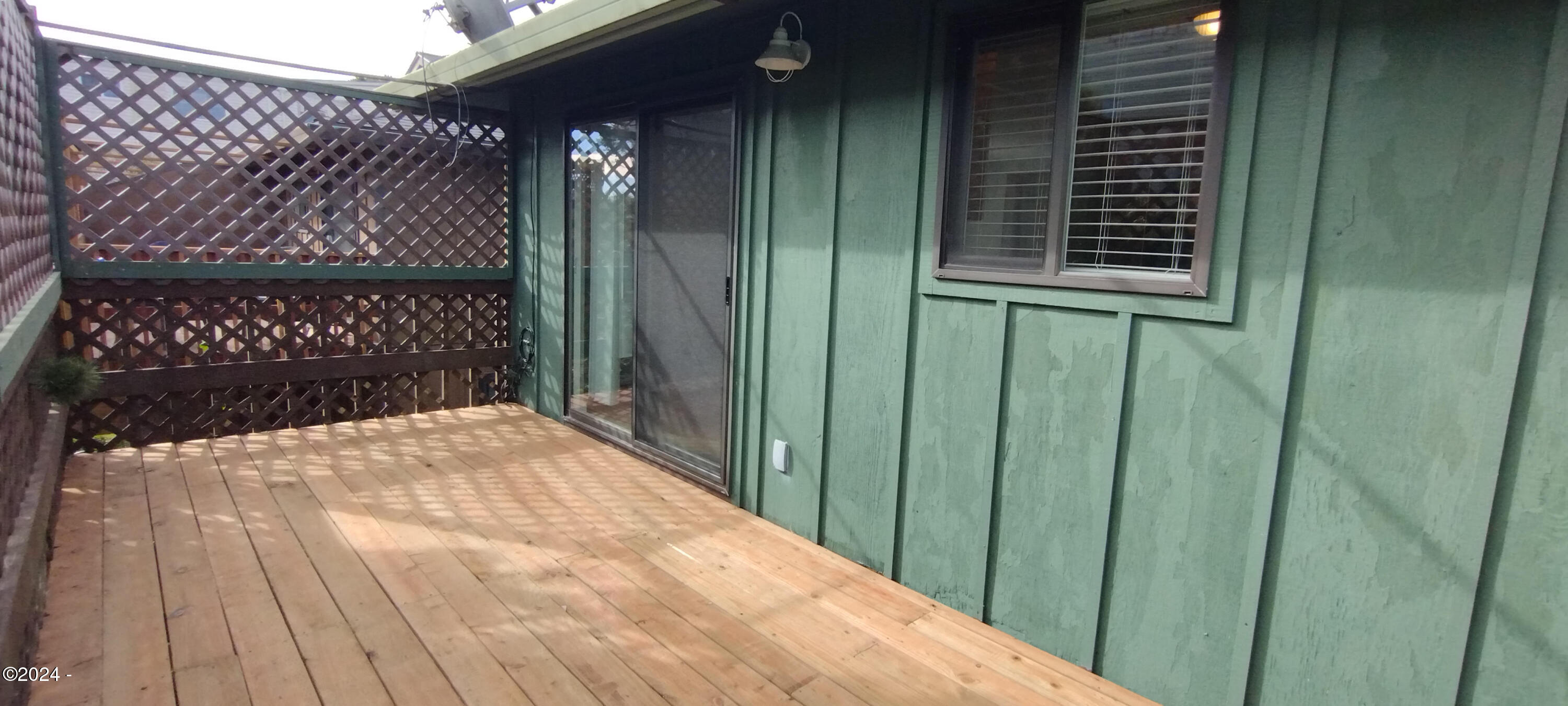 630 Southwest Fall Street Newport, OR 97365 - Photo 9 of 28 Upper Deck - just replaced!