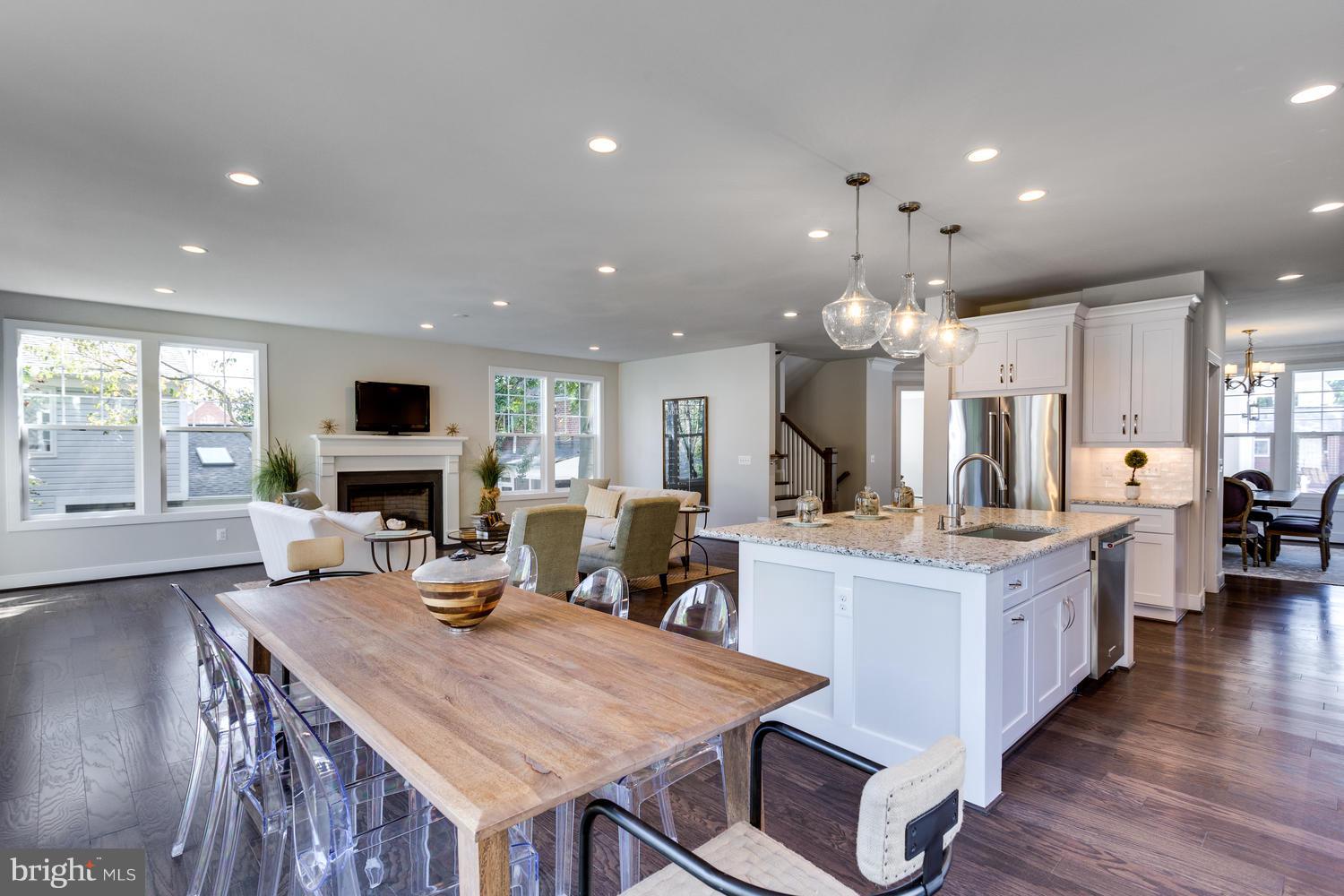 6229 Washington Boulevard Arlington, VA 22205 - Photo 11 of 29 Kitchen/Family Room