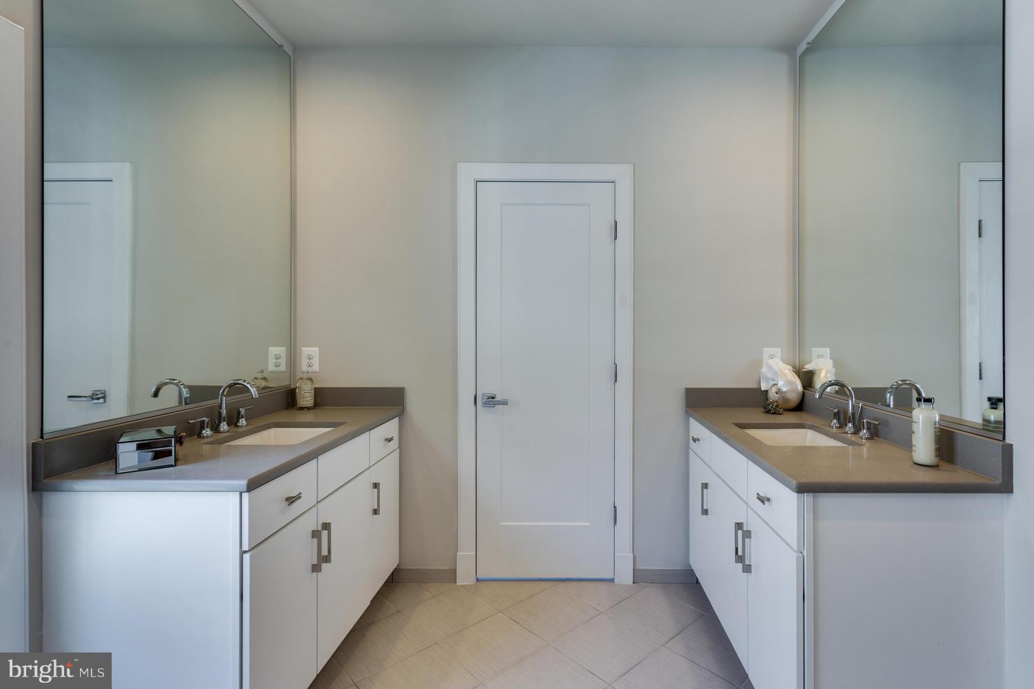 6229 Washington Boulevard Arlington, VA 22205 - Photo 17 of 29 Bath (Master)