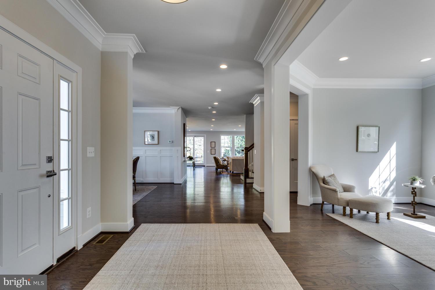 6229 Washington Boulevard Arlington, VA 22205 - Photo 3 of 29 Foyer