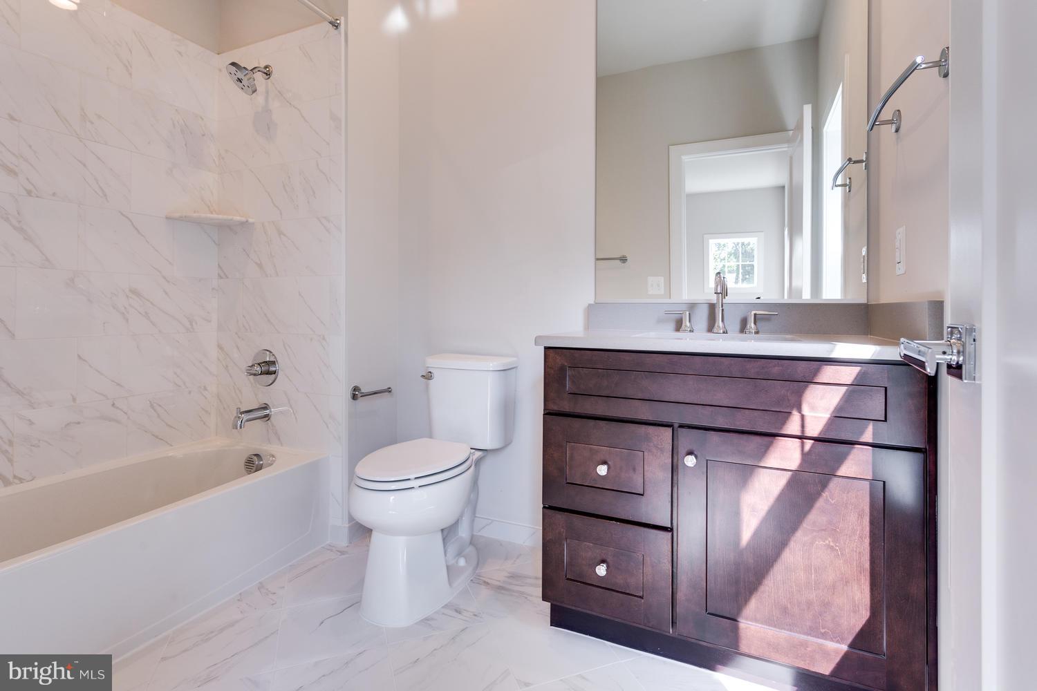 6229 Washington Boulevard Arlington, VA 22205 - Photo 23 of 29 En-Suite Bath