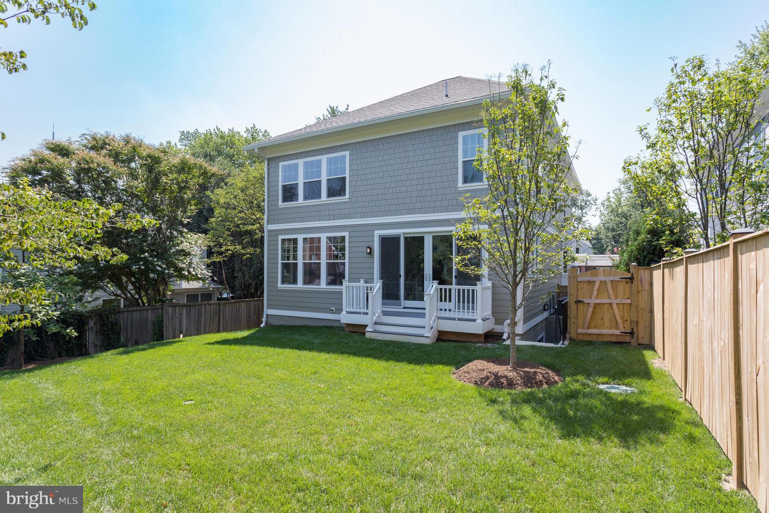 6229 Washington Boulevard Arlington, VA 22205 - Photo 28 of 29 Exterior (Rear)