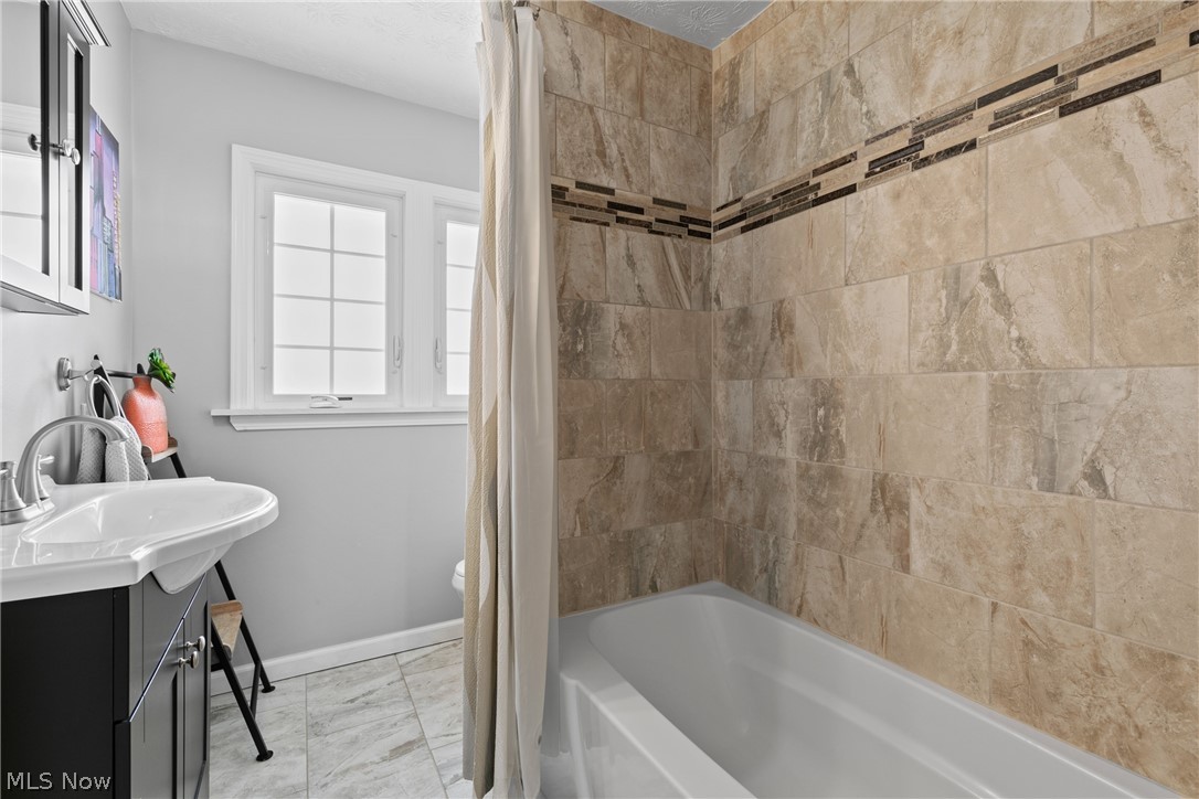 3115 Coleridge Road Cleveland, OH 44118 - Photo 21 of 35