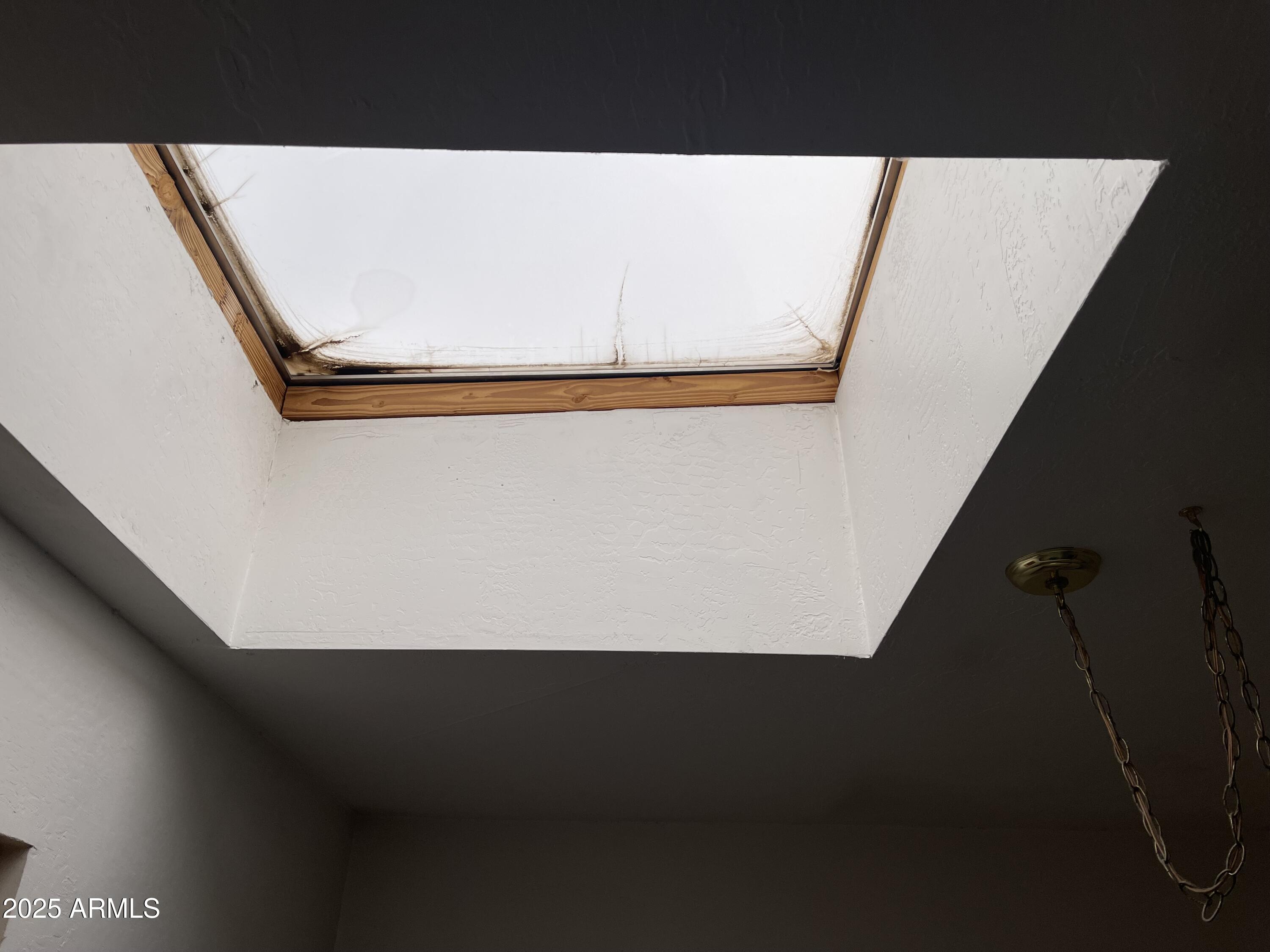 4206 West Calavar Road Phoenix, AZ 85053 - Photo 15 of 17 15 skylight US