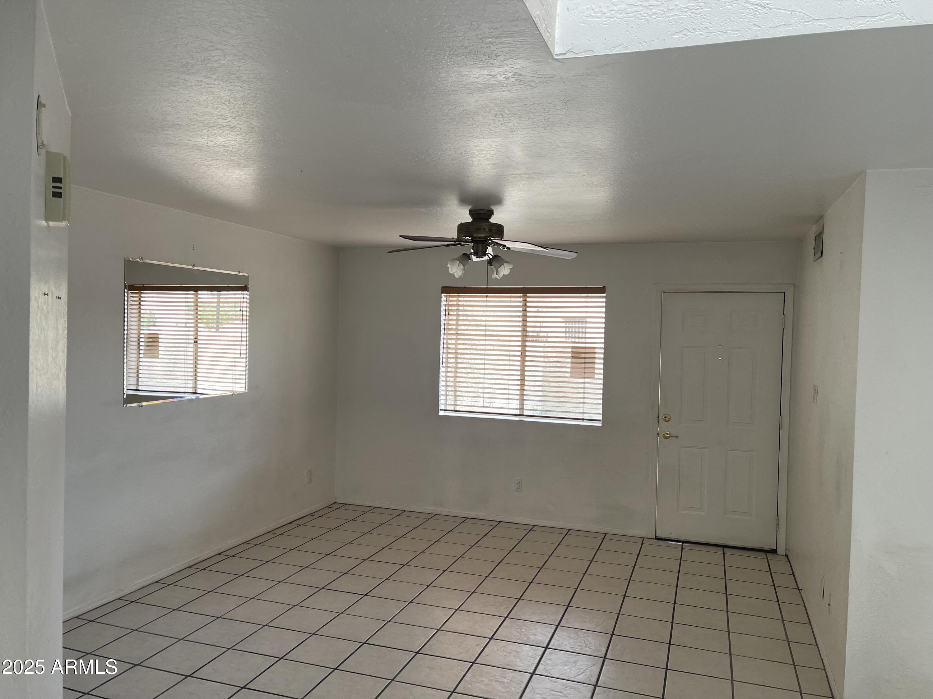 4206 West Calavar Road Phoenix, AZ 85053 - Photo 2 of 17 2 great room