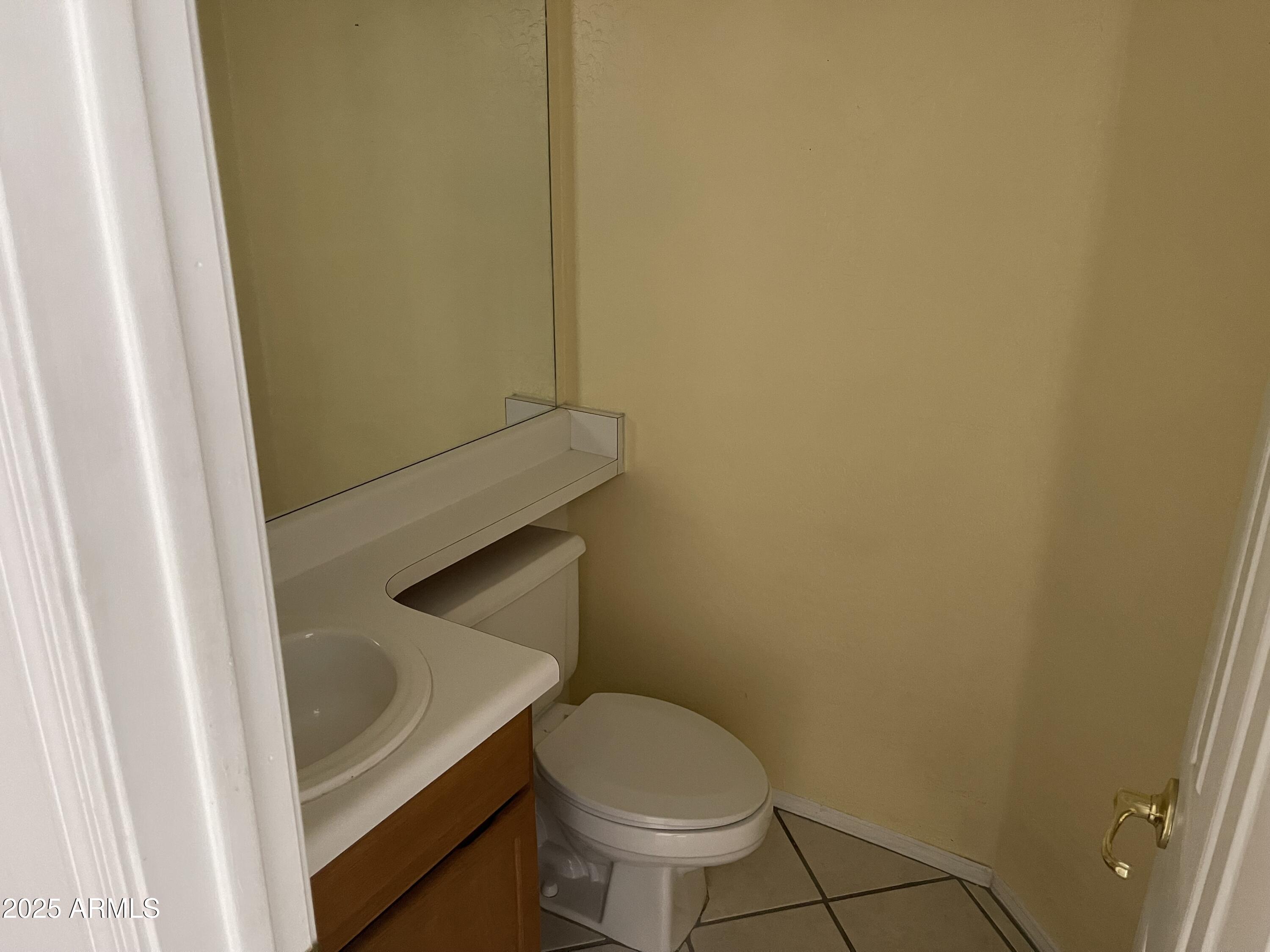 4206 West Calavar Road Phoenix, AZ 85053 - Photo 5 of 17 5 half bath DS