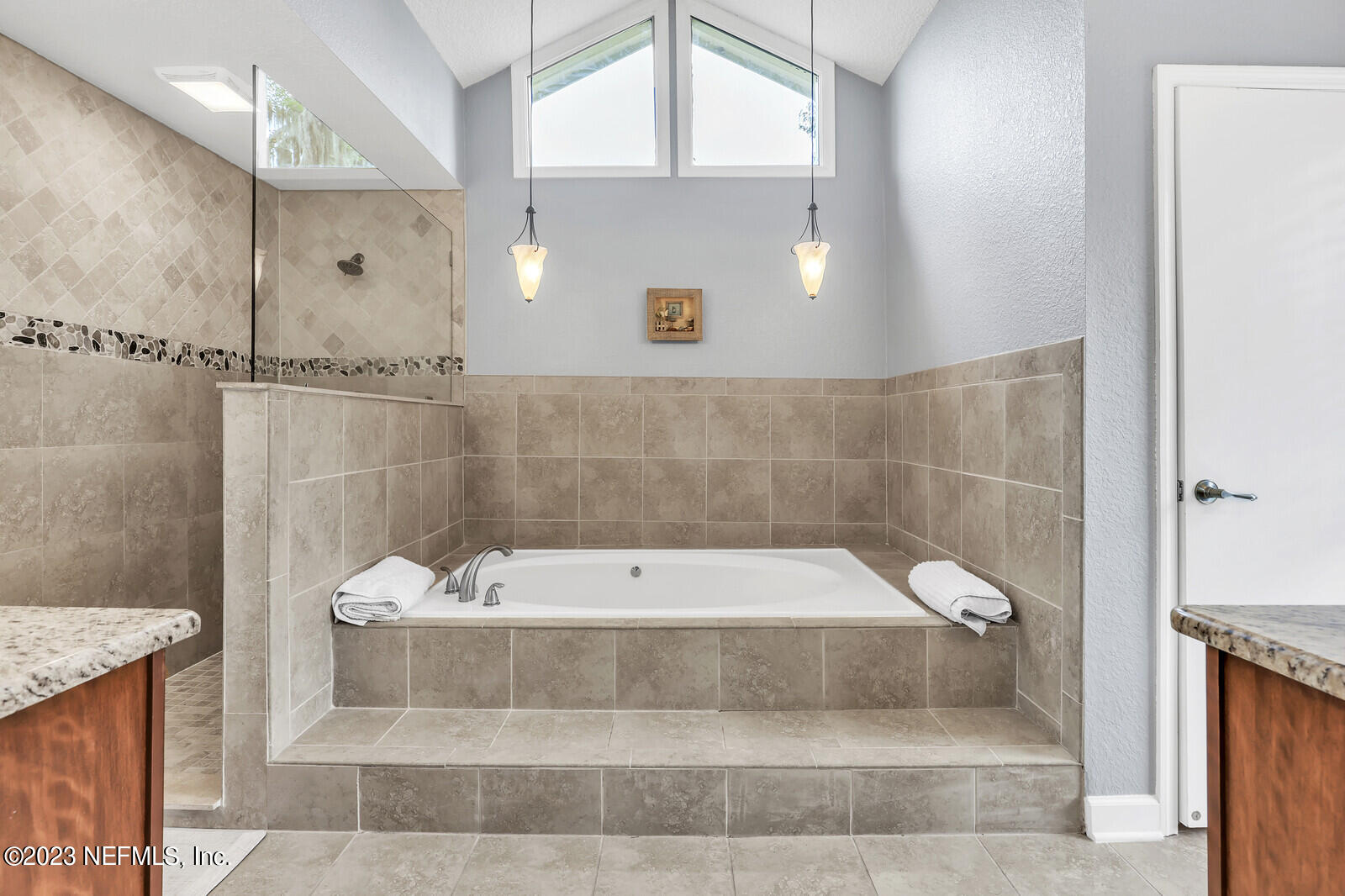 3001 Nautilus Road Middleburg, FL 32068 - Photo 17 of 26 a bathroom with a bathtub