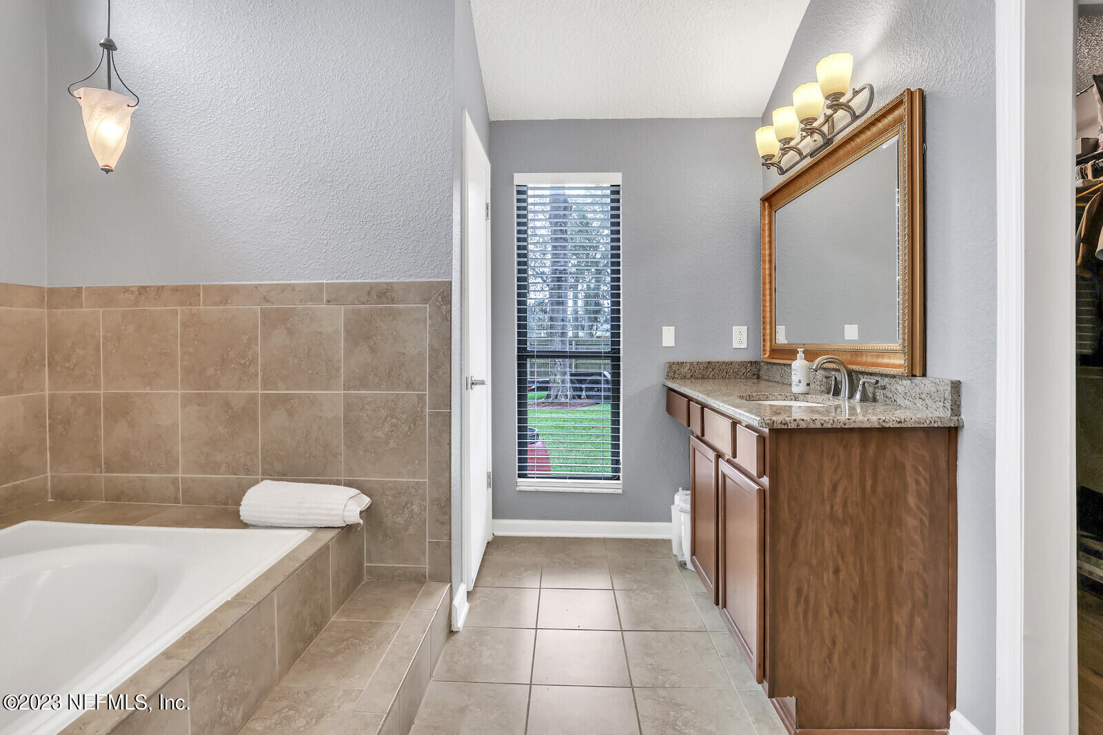 3001 Nautilus Road Middleburg, FL 32068 - Photo 23 of 26 a bathroom with a granite countertop sink a toilet and bathtub