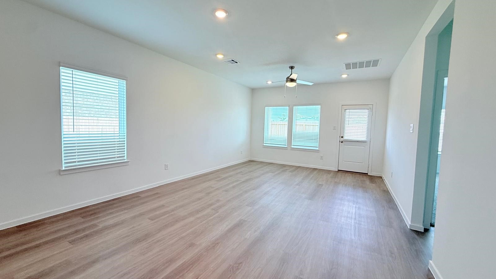 7702 Smooth Vly Court Rosharon, TX 77583 - Photo 2 of 8 Gallery Image 2