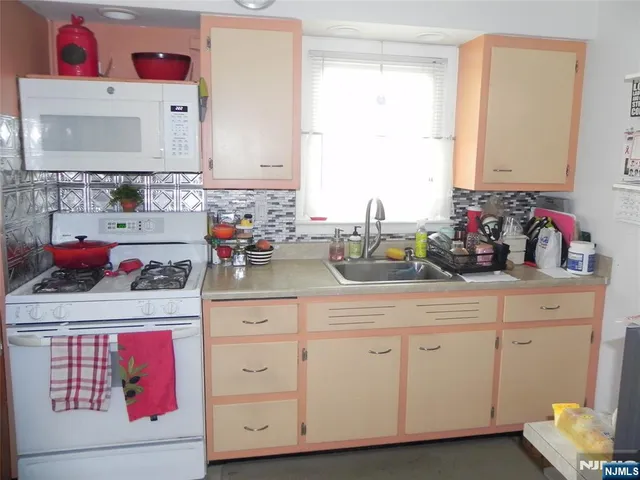 $614,972 | 169 Franklin Street, Little Ferry, NJ 07643