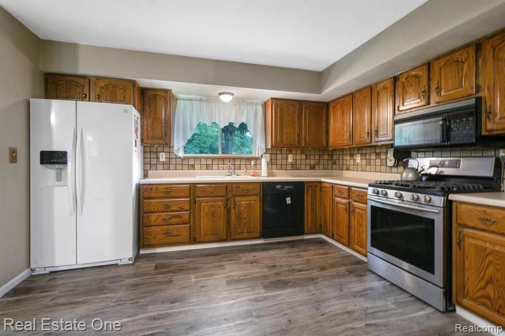 14660 Hoeft Road Belleville, MI 48111 - Photo 9 of 25