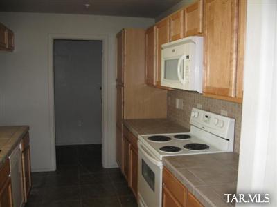 2024 East River Road, Unit 102 Tucson, AZ 85718 - Photo 5 of 8 Gallery Image 5