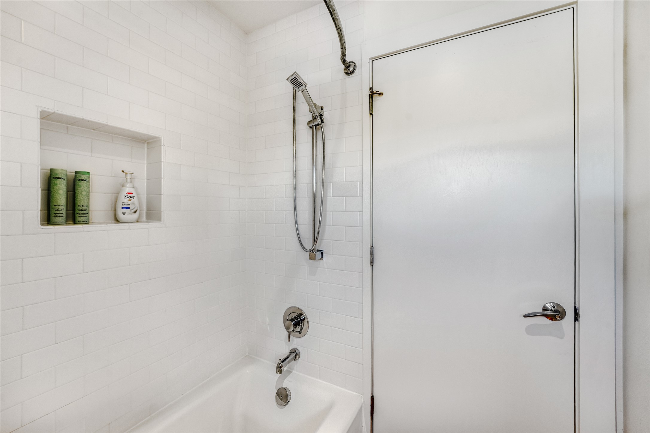 5909 Lux Street Austin, TX 78721 - Photo 24 of 28 Full bathroom #2 with bathtub/shower, toilet and dual vanity