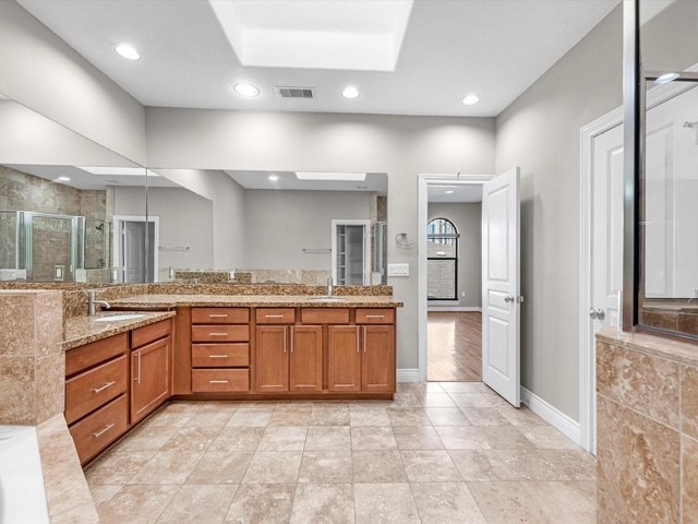2505 Dallas Street Houston, TX 77003 - Photo 2 of 13 a large bathroom with a large tub and sink