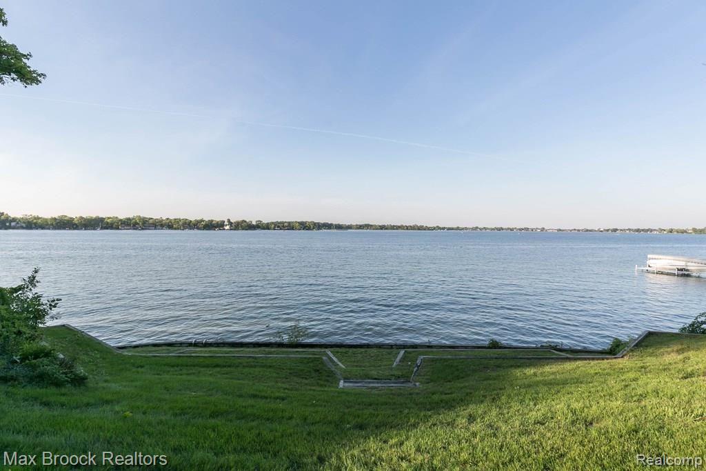 4660 Dow Ridge Road West Bloomfield, MI 48324 - Photo 30 of 36 4660DowRidgeRd-29.jpg