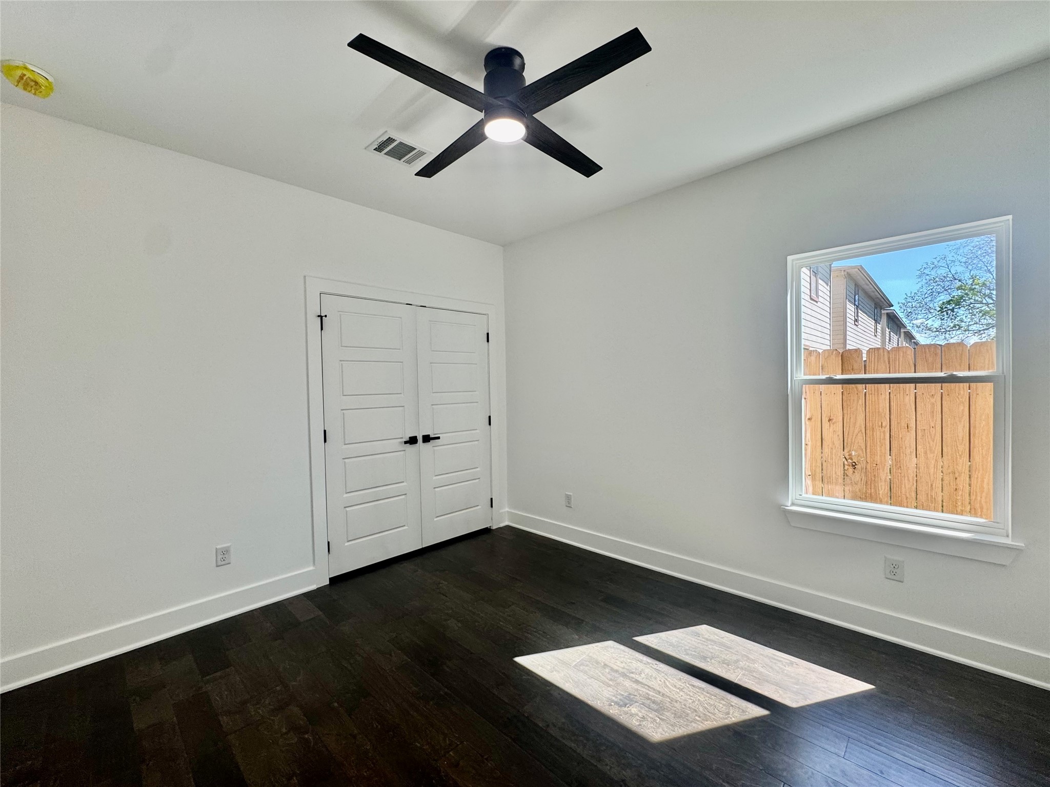 6926 Paris Street, Unit B Houston, TX 77021 - Photo 16 of 20 Another view of 2nd bedroom