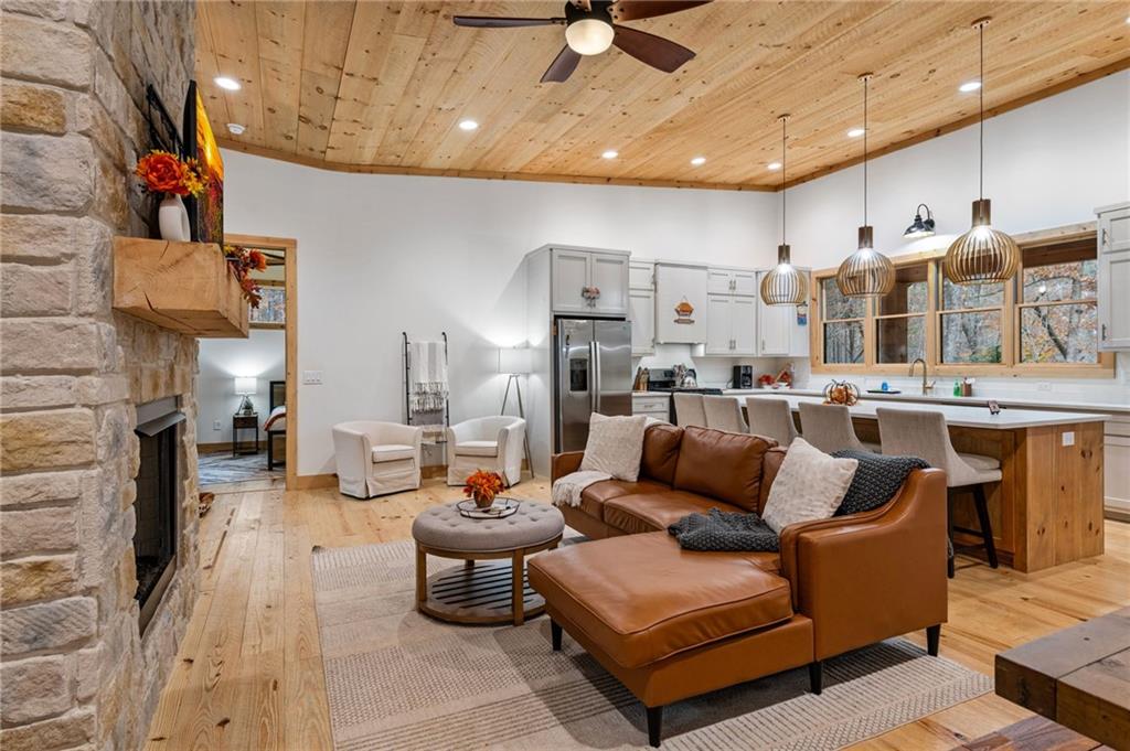 649 Lee’s Ride McCaysville, GA 30555 - Photo 12 of 35