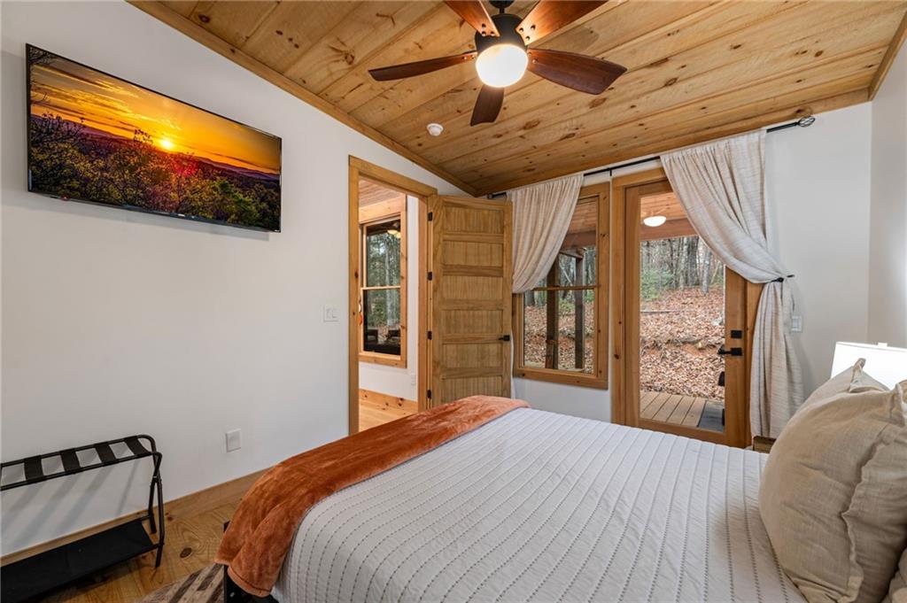 649 Lee’s Ride McCaysville, GA 30555 - Photo 18 of 35