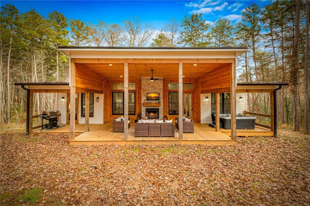 649 Lee’s Ride McCaysville, GA 30555 - Photo 2 of 35