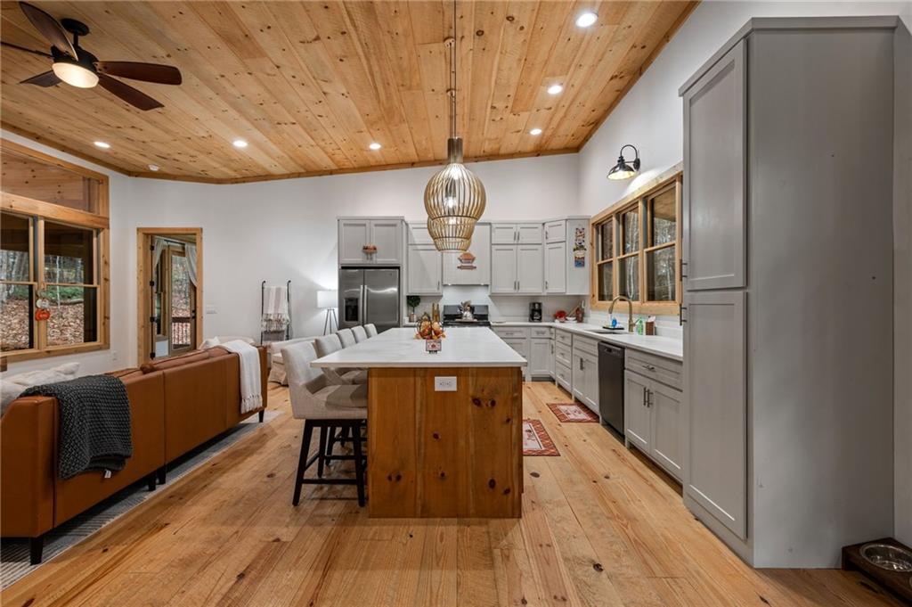 649 Lee’s Ride McCaysville, GA 30555 - Photo 7 of 35