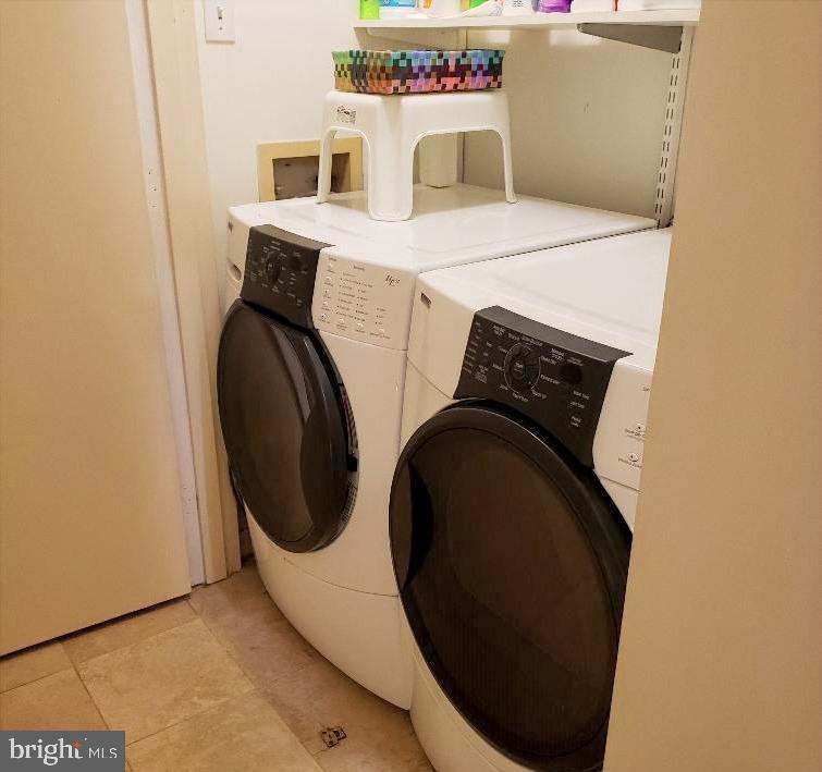 1530 Key Boulevard, Unit 1319 Arlington, VA 22209 - Photo 17 of 30 a utility room with dryer and washer