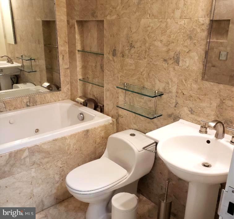 1530 Key Boulevard, Unit 1319 Arlington, VA 22209 - Photo 23 of 30 a bathroom with a sink and a toilet