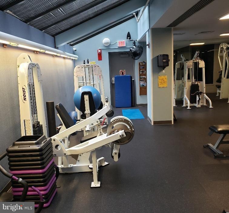 1530 Key Boulevard, Unit 1319 Arlington, VA 22209 - Photo 27 of 30 a view of a room with gym equipment