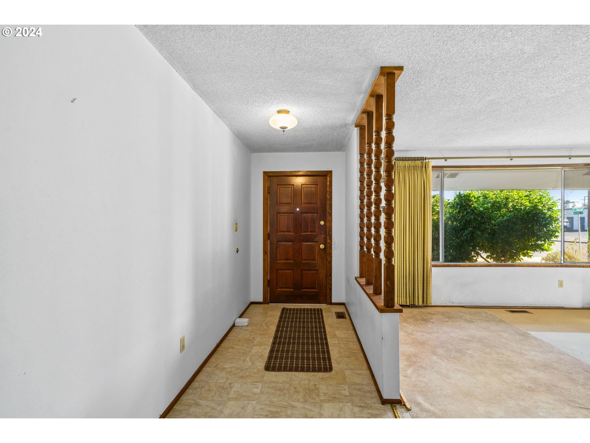 1463 L Street Springfield, OR 97477 - Photo 3 of 40 Entrance/Foyer
