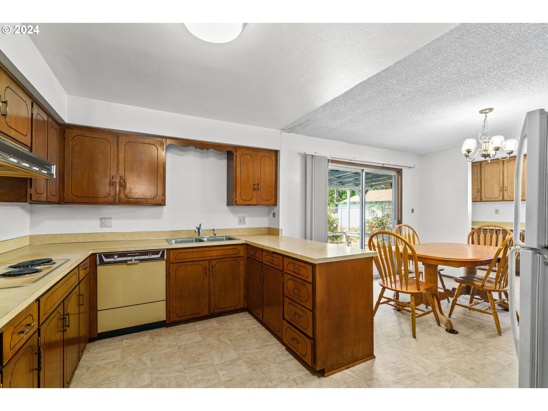 1463 L Street Springfield, OR 97477 - Photo 7 of 40