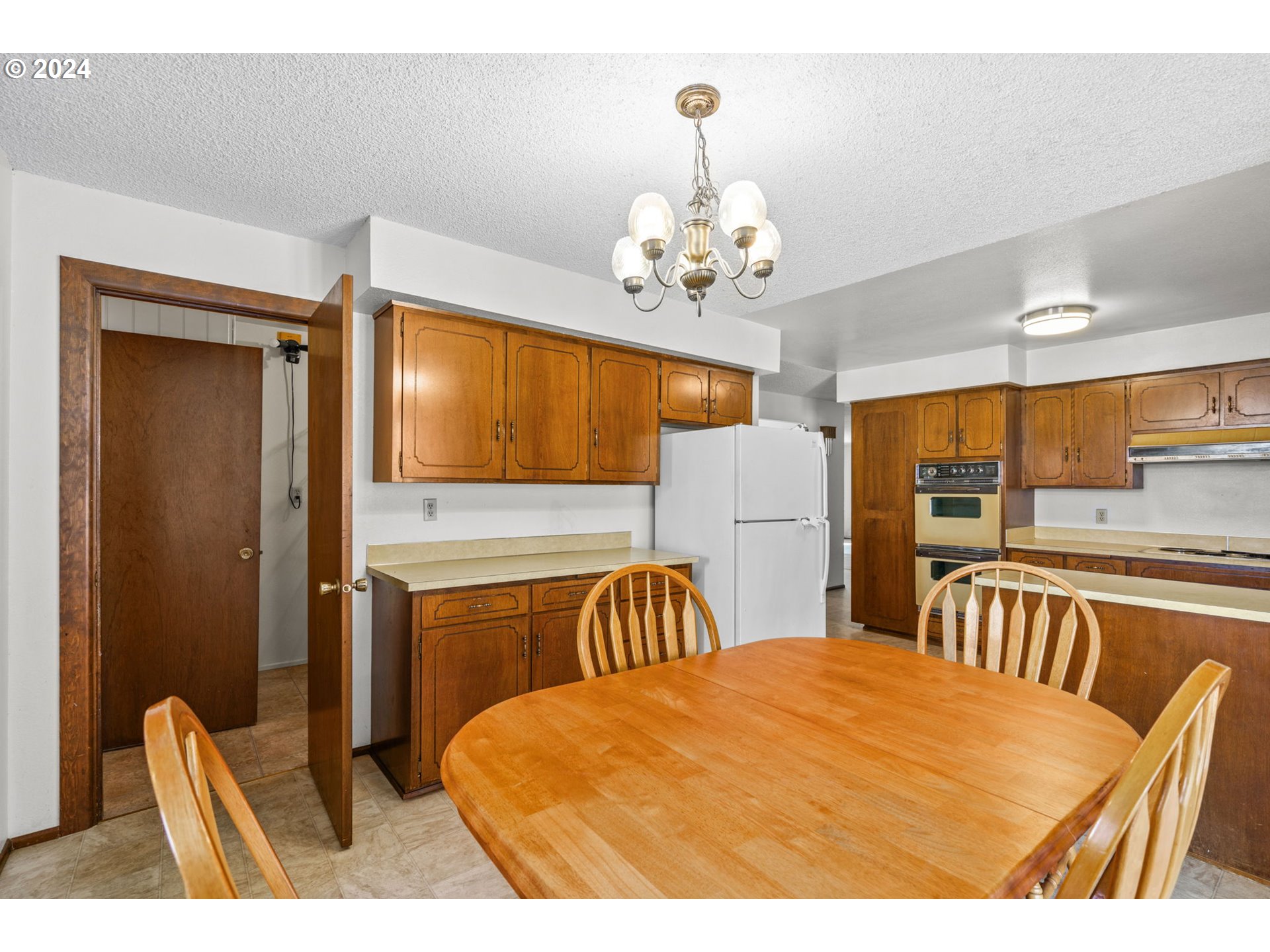 1463 L Street Springfield, OR 97477 - Photo 10 of 40 Dining Area