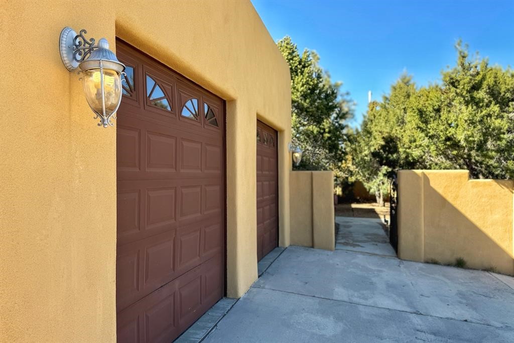 3038 Governor Lindsey Road Santa Fe, NM 87505 - Photo 2 of 37