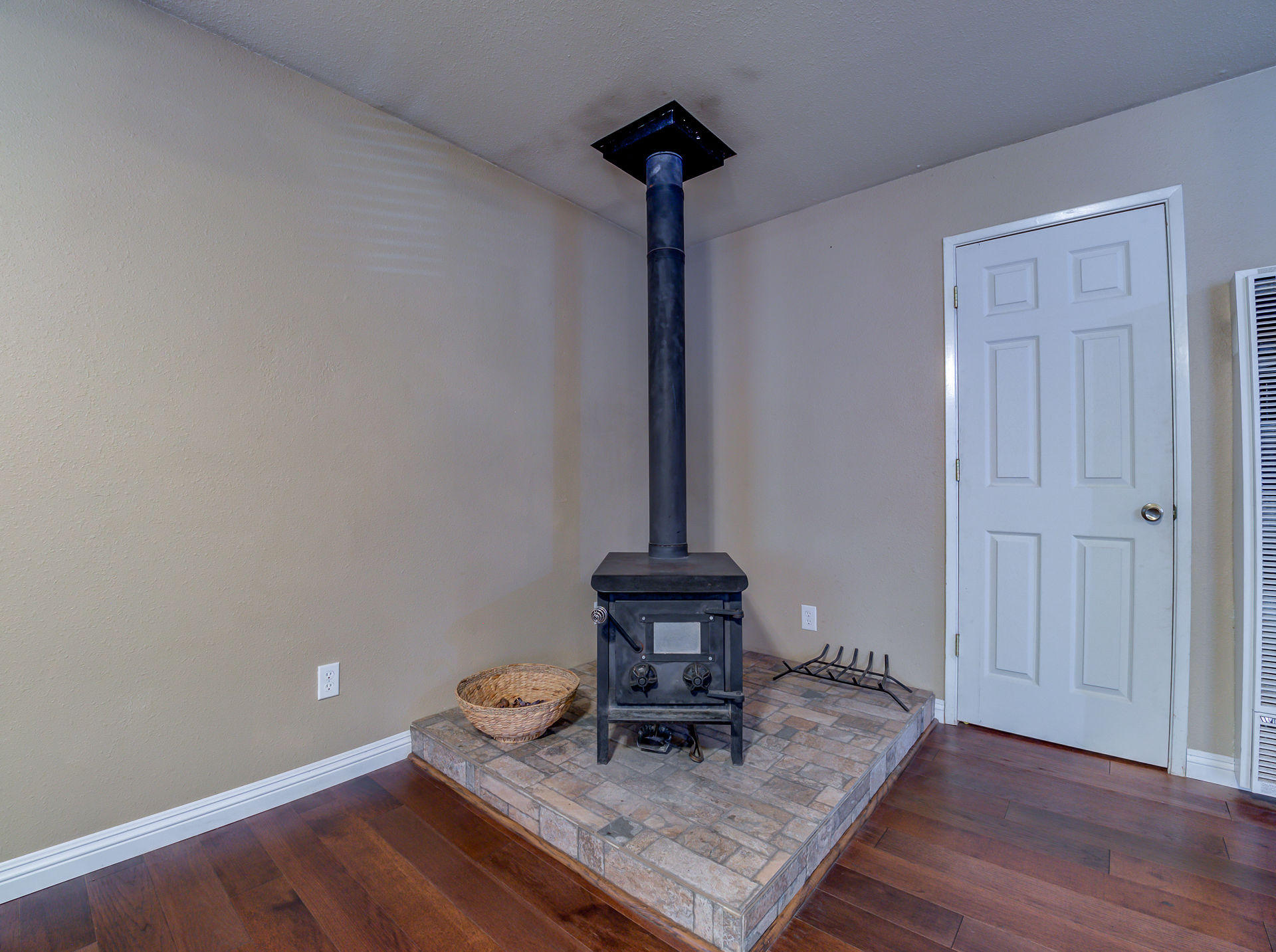 8169 Starlite Pines Road Shingletown, CA 96088 - Photo 6 of 28 8169StarlightPinesInt_013_4_5