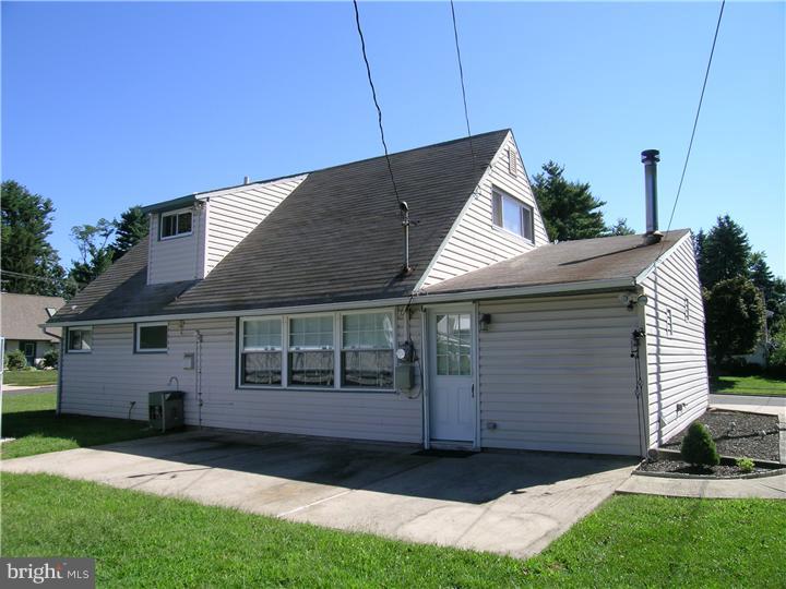 23 June Road Levittown, PA 19056 - Photo 2 of 23 Exterior Back