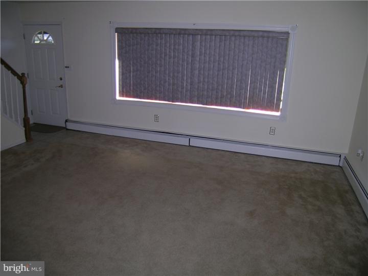 23 June Road Levittown, PA 19056 - Photo 4 of 23 Living Room