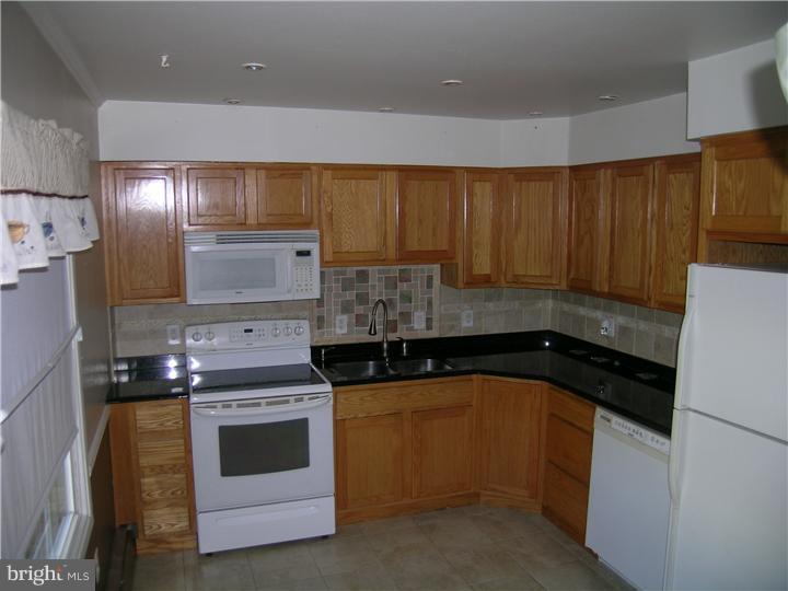 23 June Road Levittown, PA 19056 - Photo 6 of 23 Kitchen