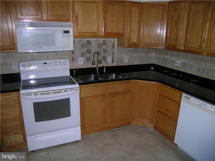 23 June Road Levittown, PA 19056 - Photo 8 of 23 Kitchen