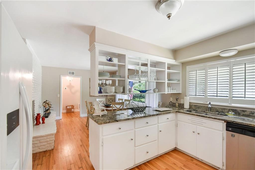 106 Dodge Road St. Simons Island, GA 31522 - Photo 8 of 24 Kitchen