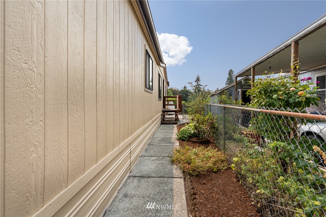 18815 128th Avenue Northeast Bothell, WA 98011 - Photo 2 of 19 Gallery Image 2