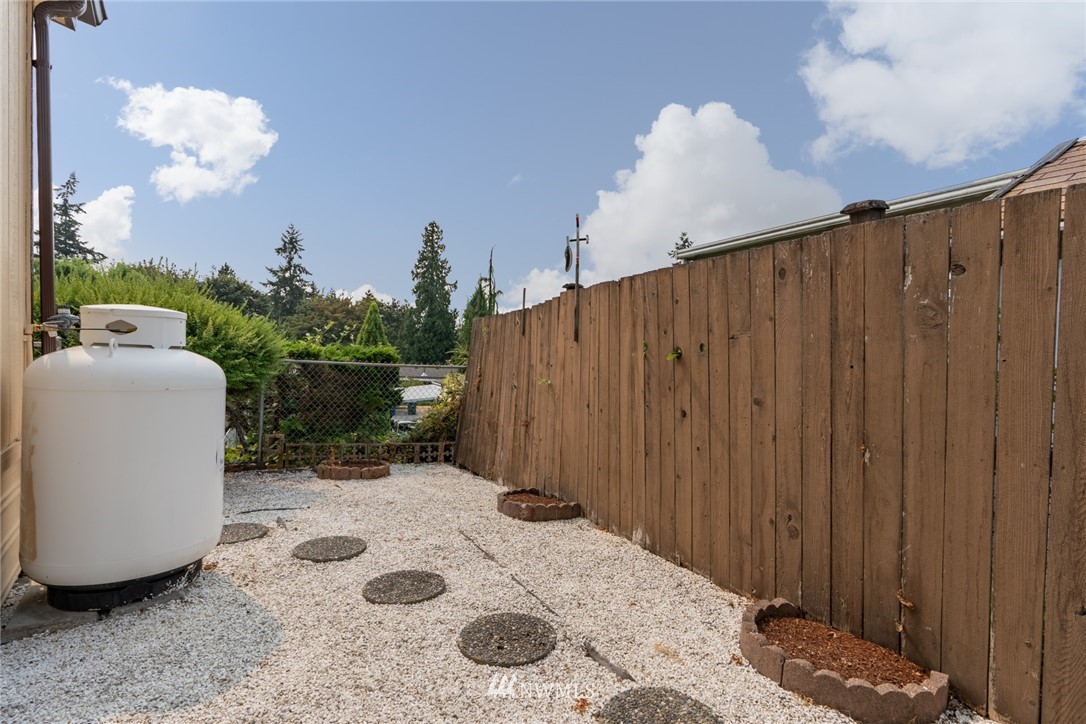 18815 128th Avenue Northeast Bothell, WA 98011 - Photo 4 of 19 Gallery Image 4