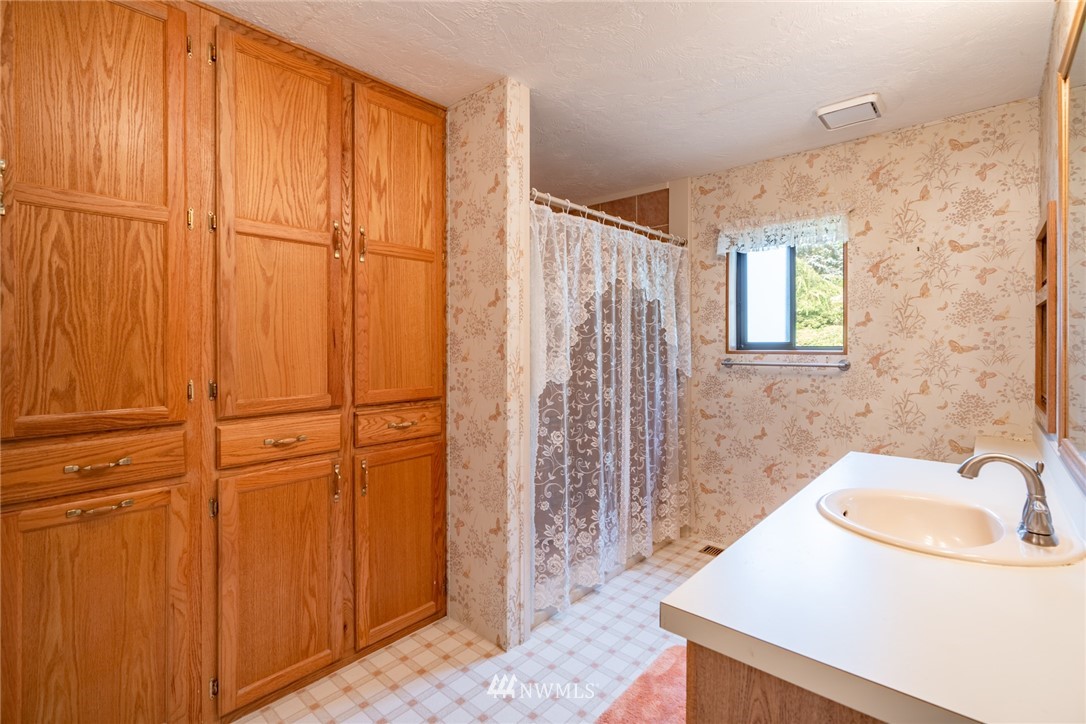 18815 128th Avenue Northeast Bothell, WA 98011 - Photo 8 of 19 Gallery Image 8