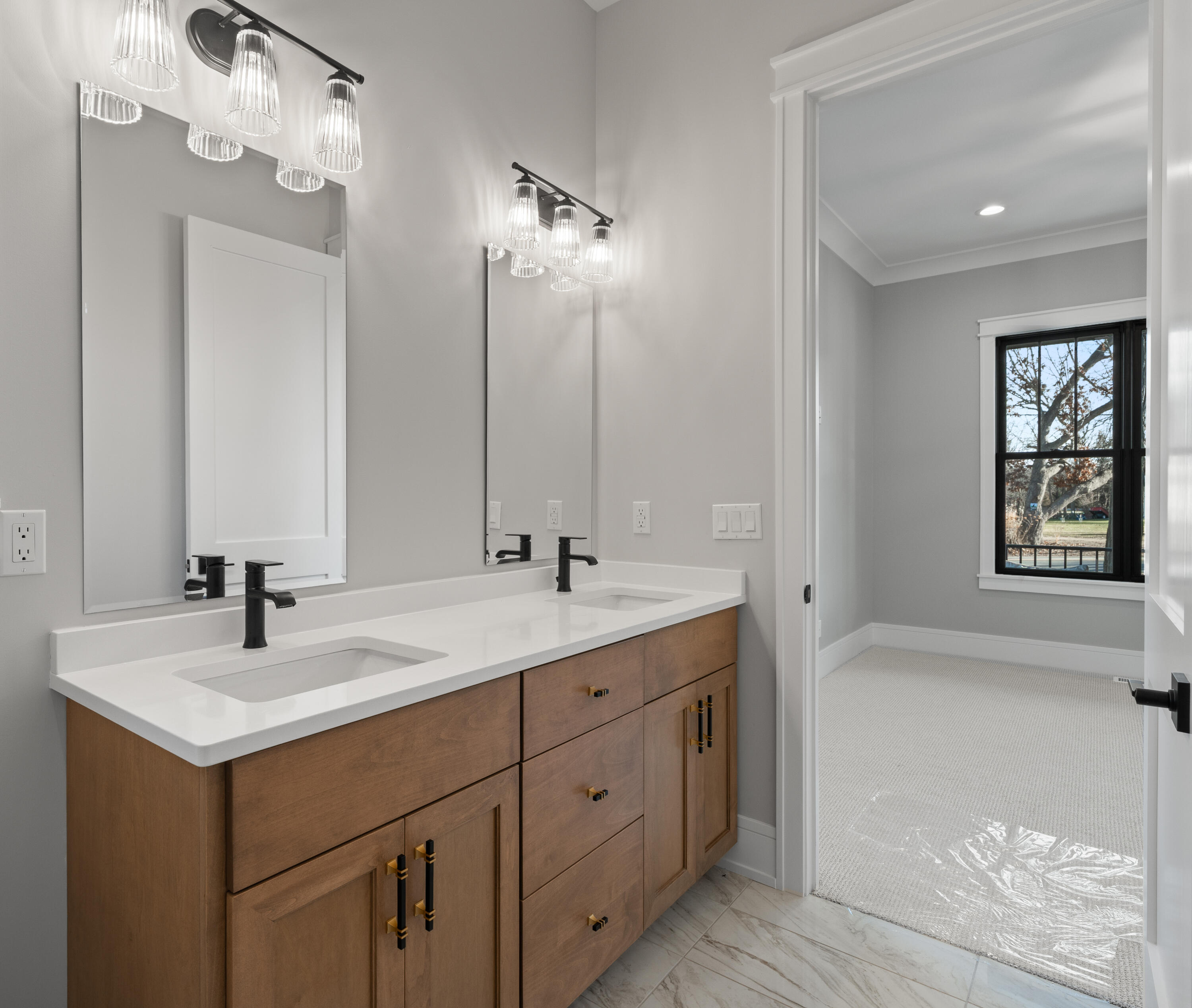 N1931 Linn Road Lake Geneva, WI 53147 - Photo 6 of 44 Full bath on main