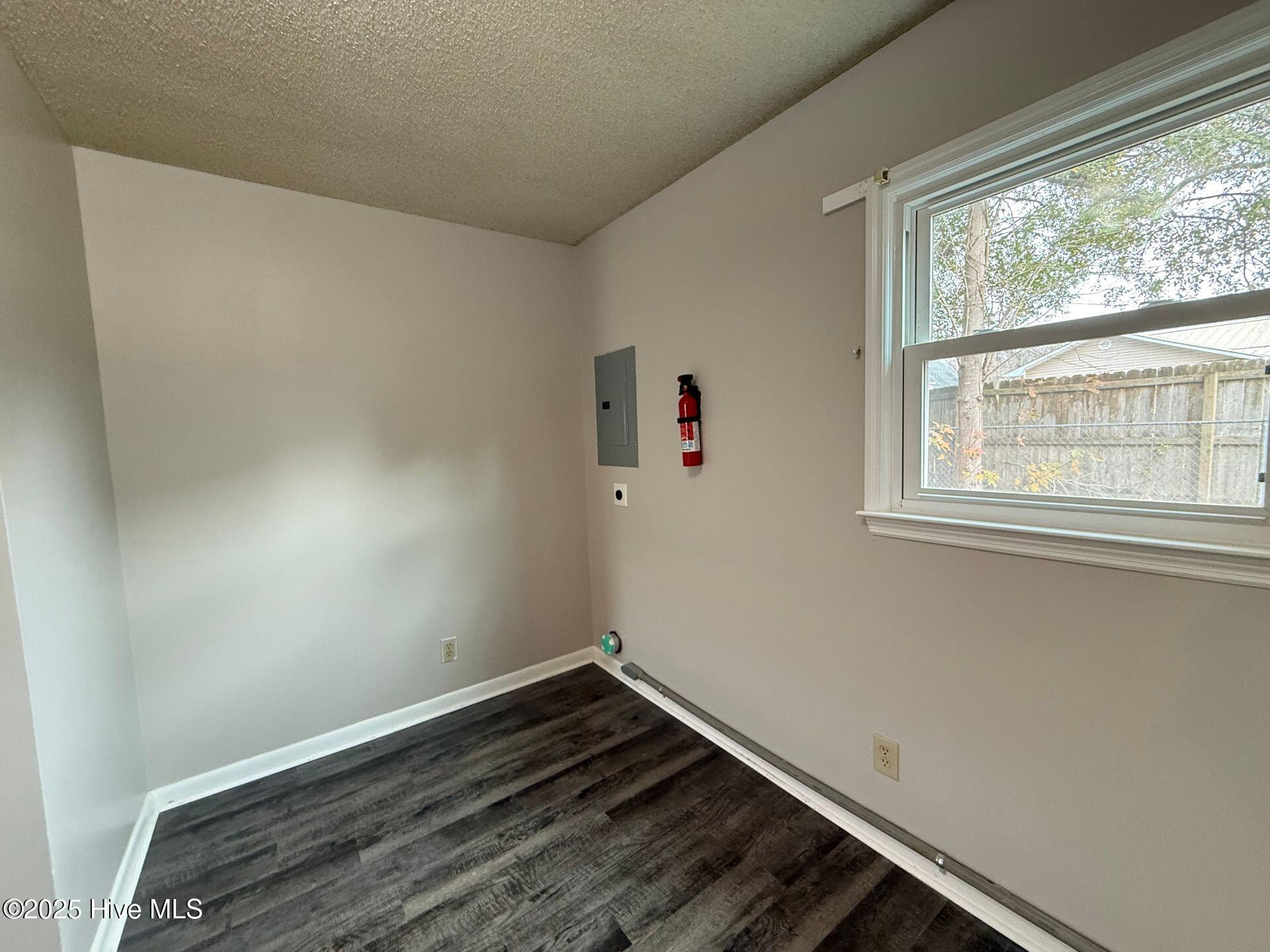 2310 Indian Drive, Unit 9 Jacksonville, NC 28546 - Photo 4 of 8 0a63c5b6-cbc2-433b-8fd4-ac46ed098926