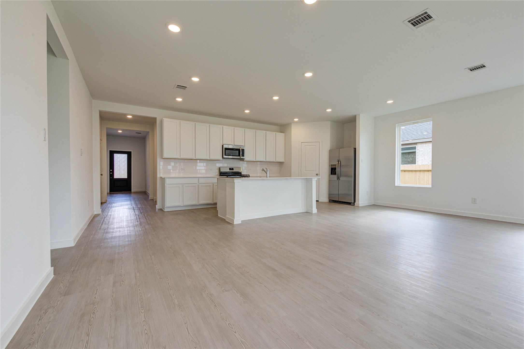 400 Robin Court Angleton, TX 77515 - Photo 12 of 20