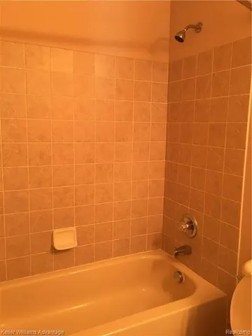 $1,850 | 17208 Chesapeake Circle, Walled Lake, MI 48390