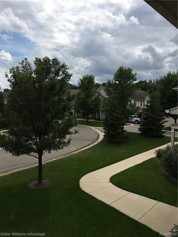 17208 Chesapeake Circle Walled Lake, MI 48390 - Photo 2 of 37 3