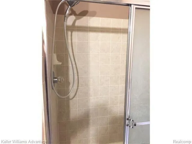 $1,850 | 17208 Chesapeake Circle, Walled Lake, MI 48390