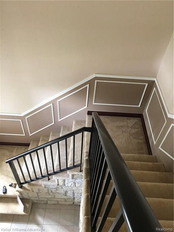 17208 Chesapeake Circle Walled Lake, MI 48390 - Photo 4 of 37 5