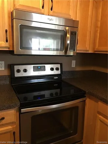 $1,850 | 17208 Chesapeake Circle, Walled Lake, MI 48390