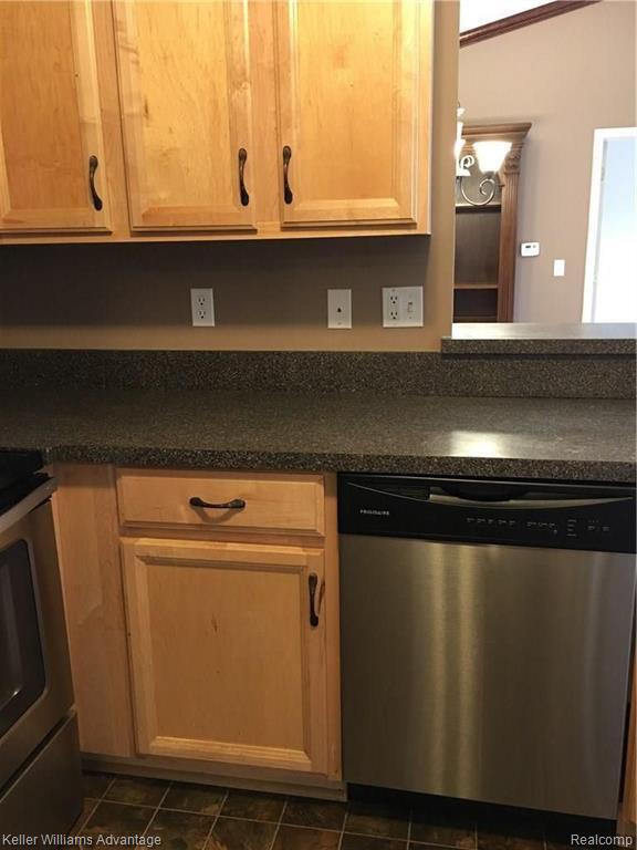 17208 Chesapeake Circle Walled Lake, MI 48390 - Photo 9 of 37 10