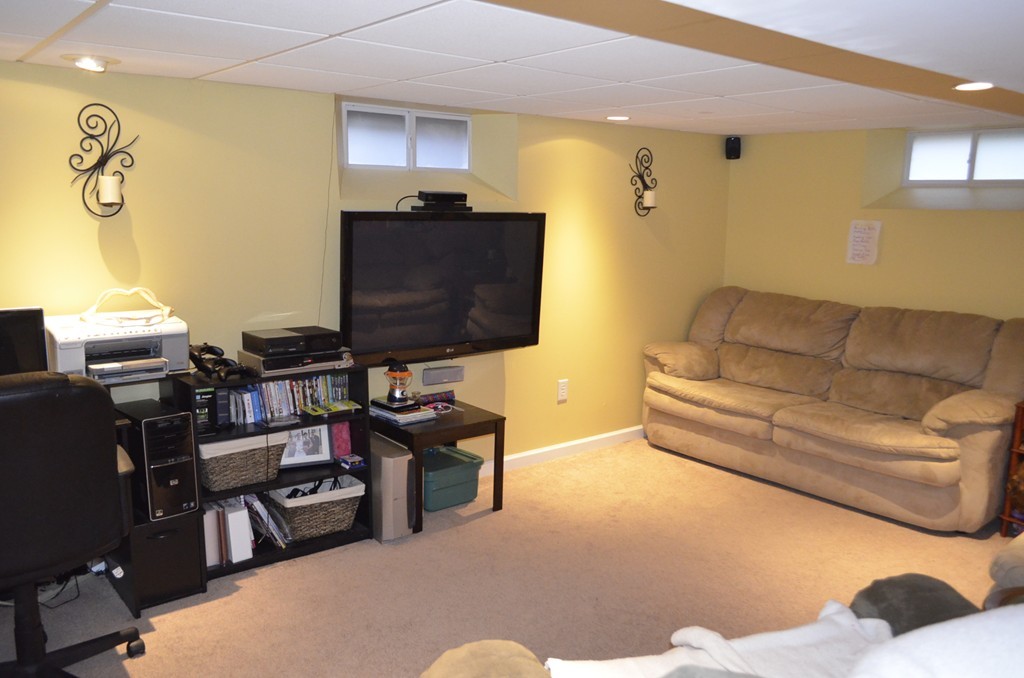 51 Cheyenne Road Springfield, MA 01109 - Photo 20 of 28 a living room with furniture and a flat screen tv